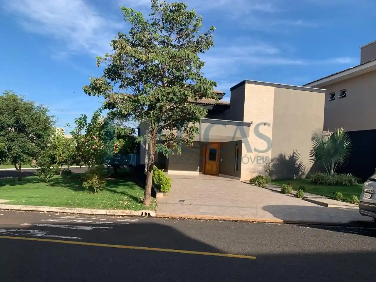 Casa de Condomínio com 3 quartos à venda, 220m² — foto 3 de 35