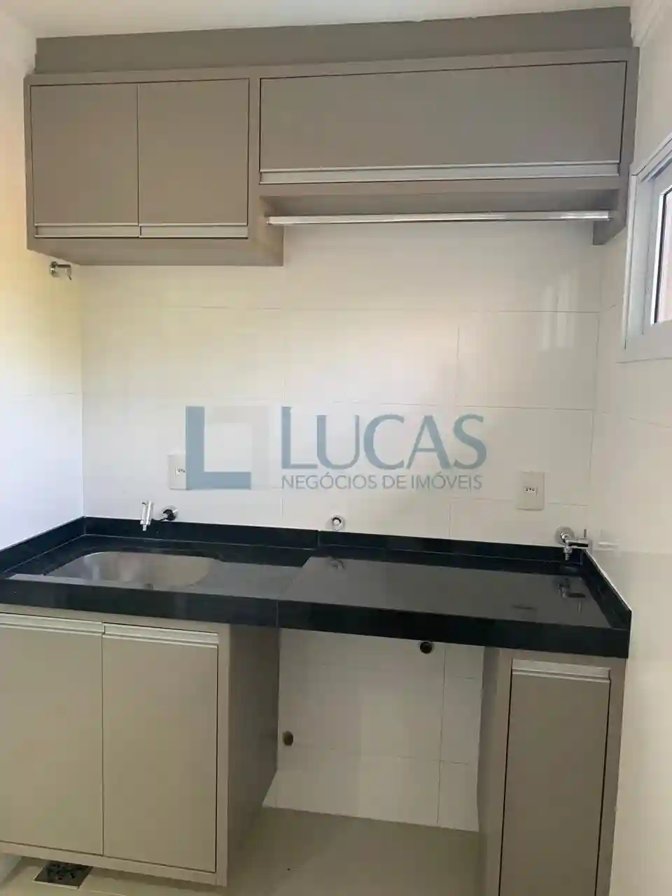 Casa de Condomínio com 3 quartos à venda, 220m² — foto 10 de 35