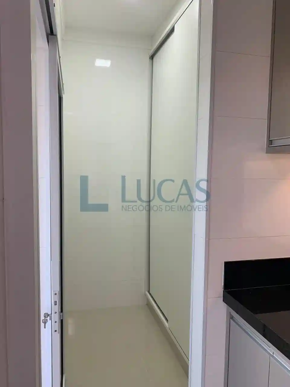 Casa de Condomínio com 3 quartos à venda, 220m² — foto 25 de 35
