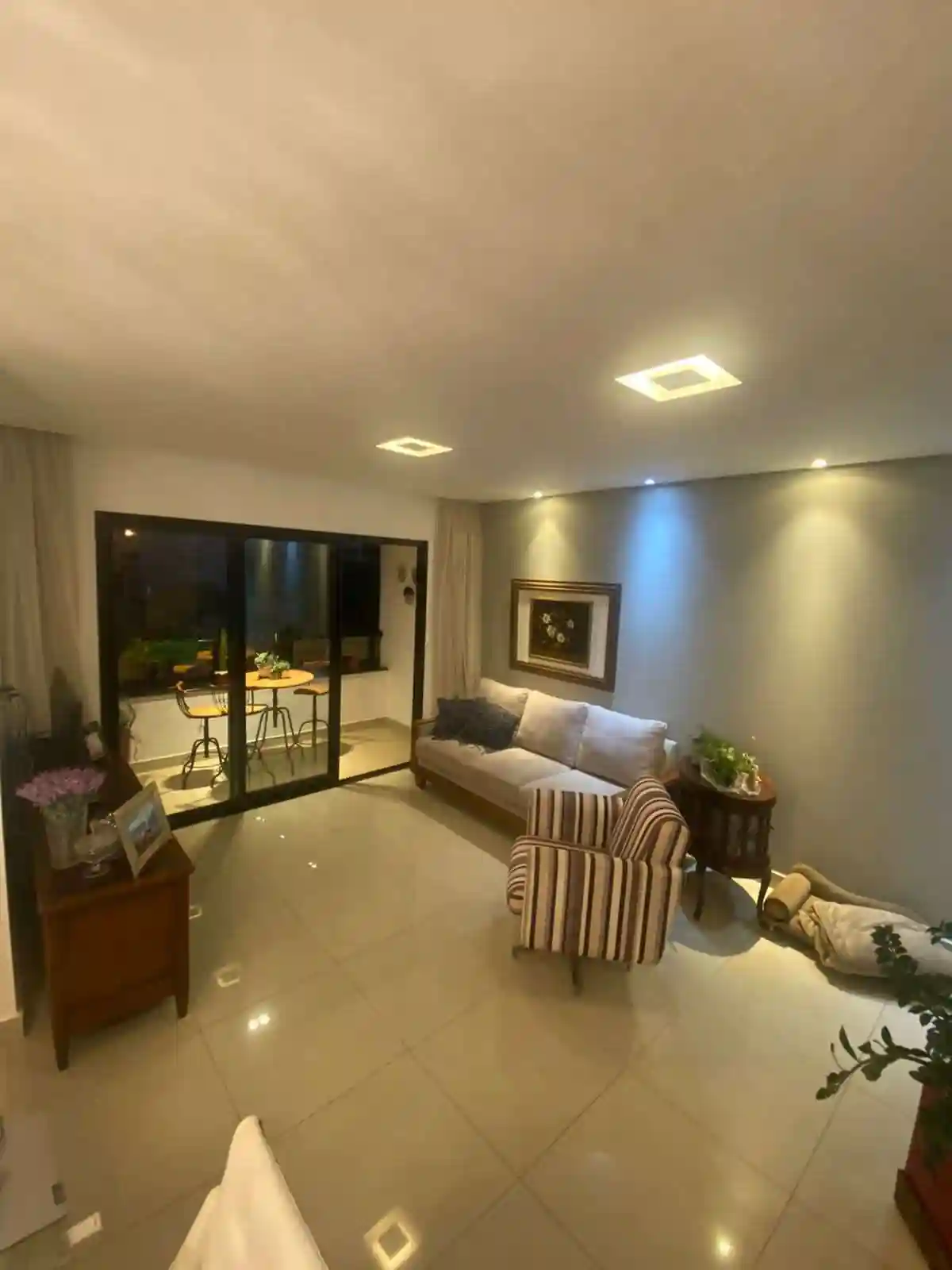 Apartamento com 3 quartos à venda, 105m² — foto 2 de 9