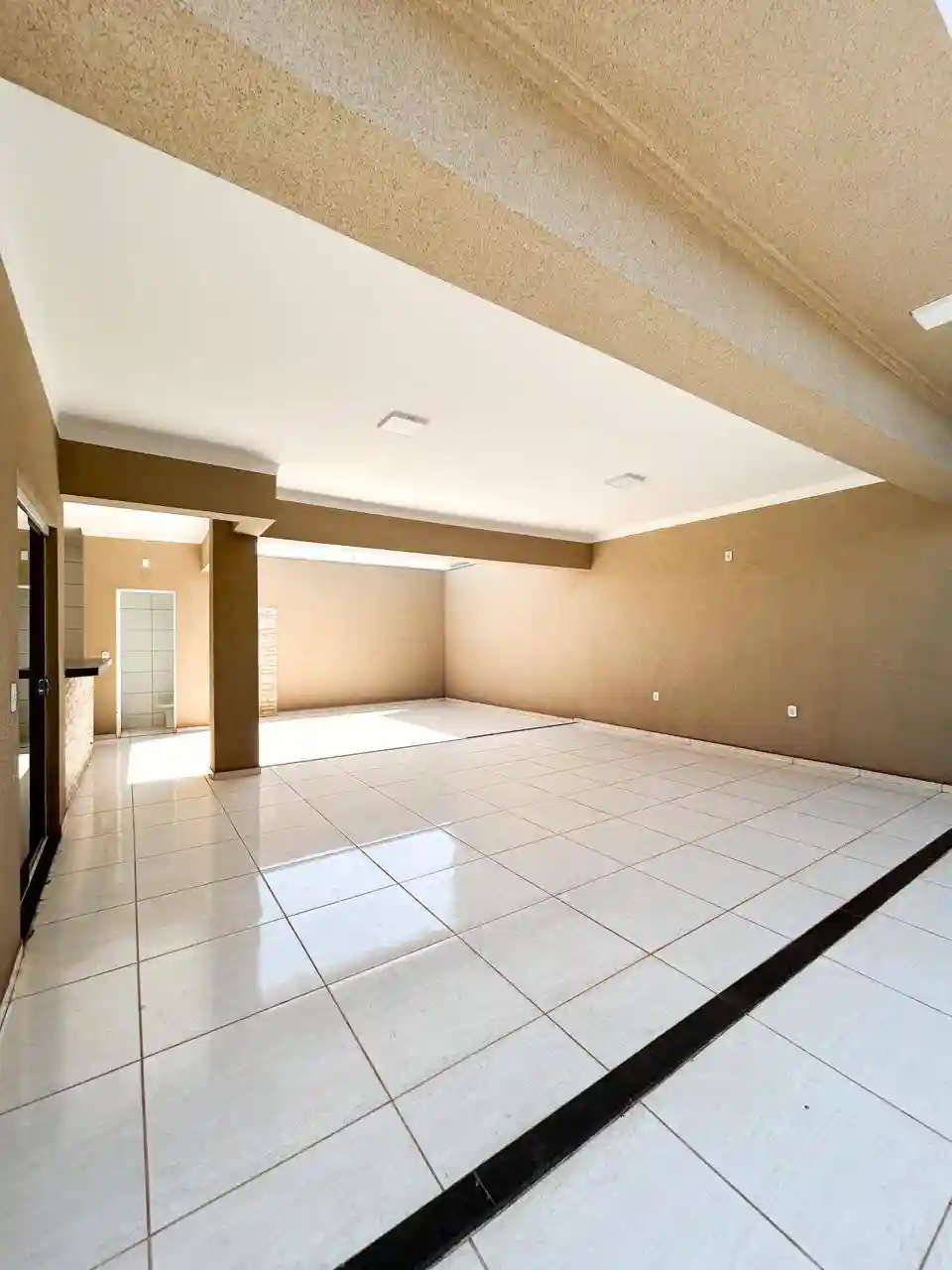 Casa com 3 quartos à venda, 208m² — foto 3 de 19