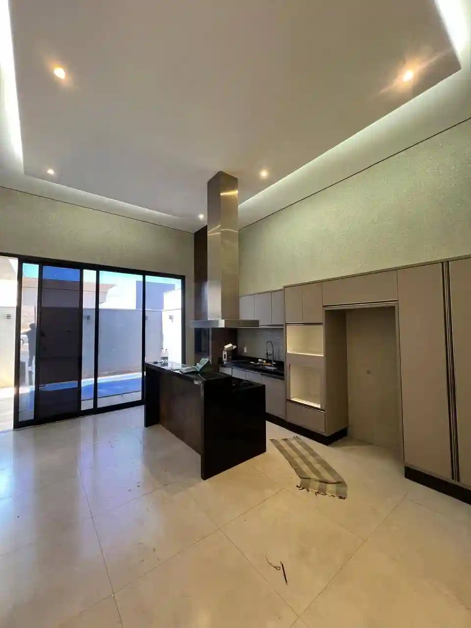 Casa de Condomínio com 3 quartos à venda, 253m² — foto 3 de 25