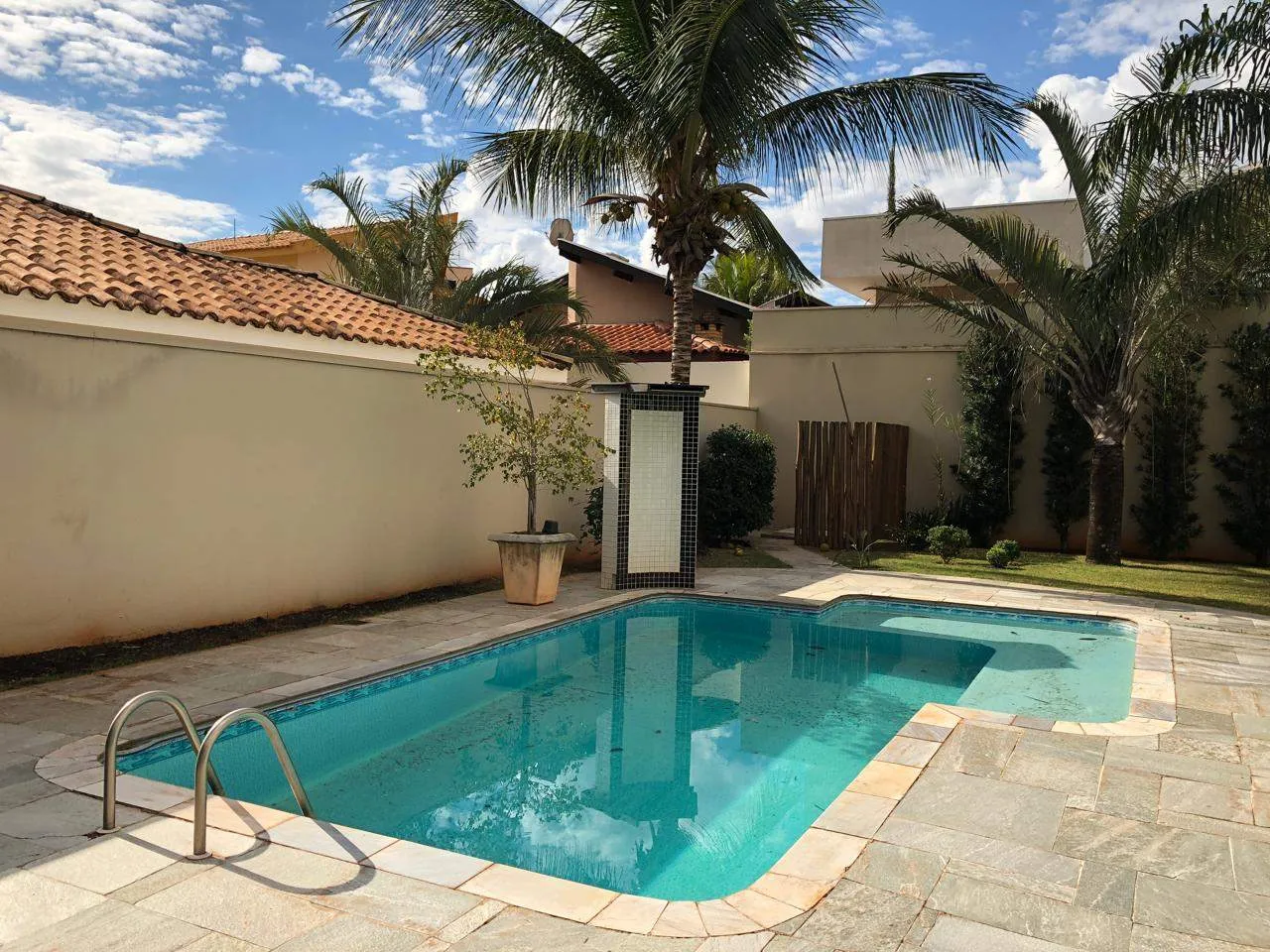 Casa de Condomínio com 4 quartos à venda, 900m² — foto 2 de 60