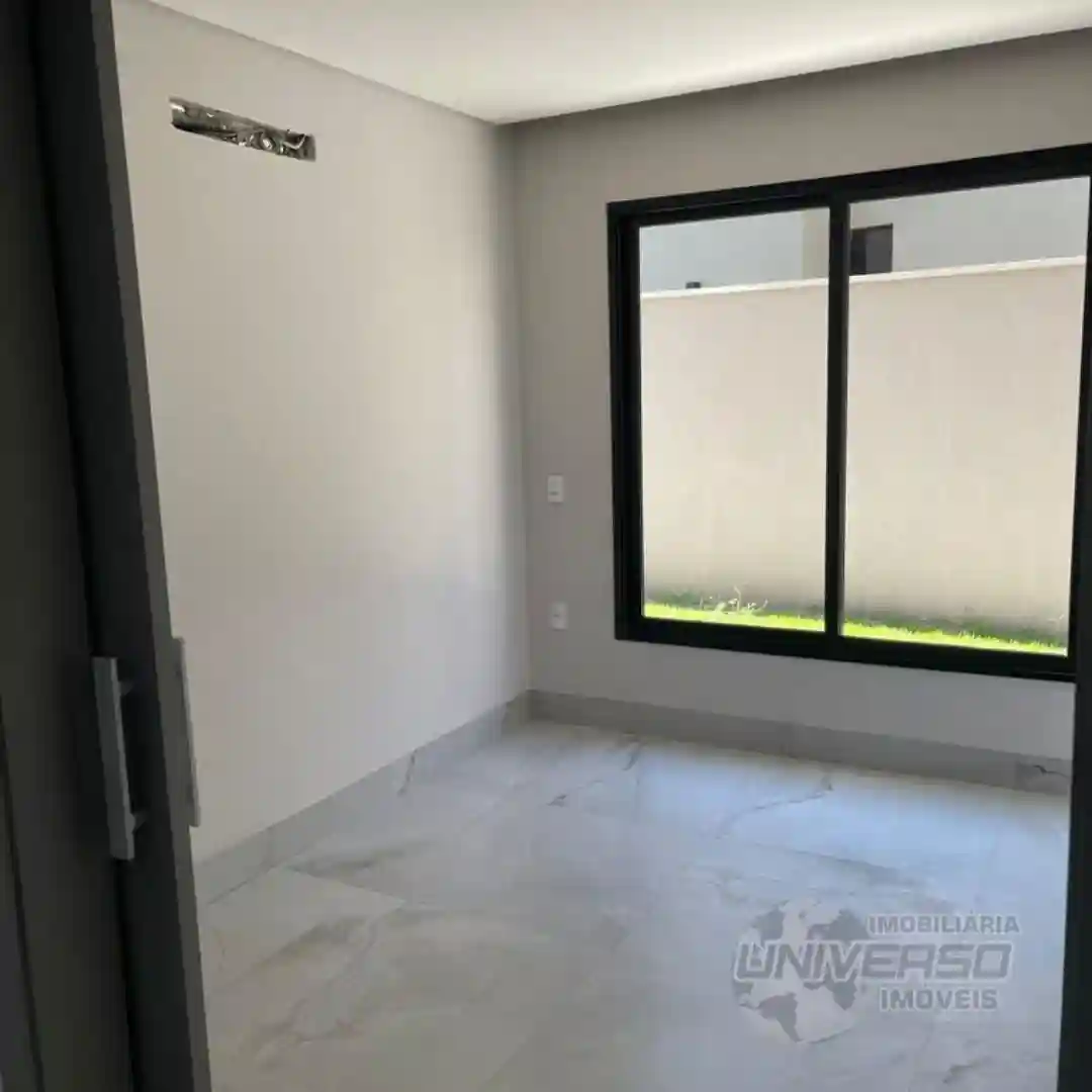 Casa com 3 quartos à venda, 280m² — foto 3 de 10