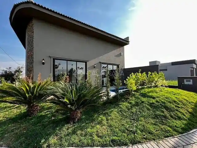 Casa de Condomínio com 4 quartos à venda, 280m² — foto 1 de 10