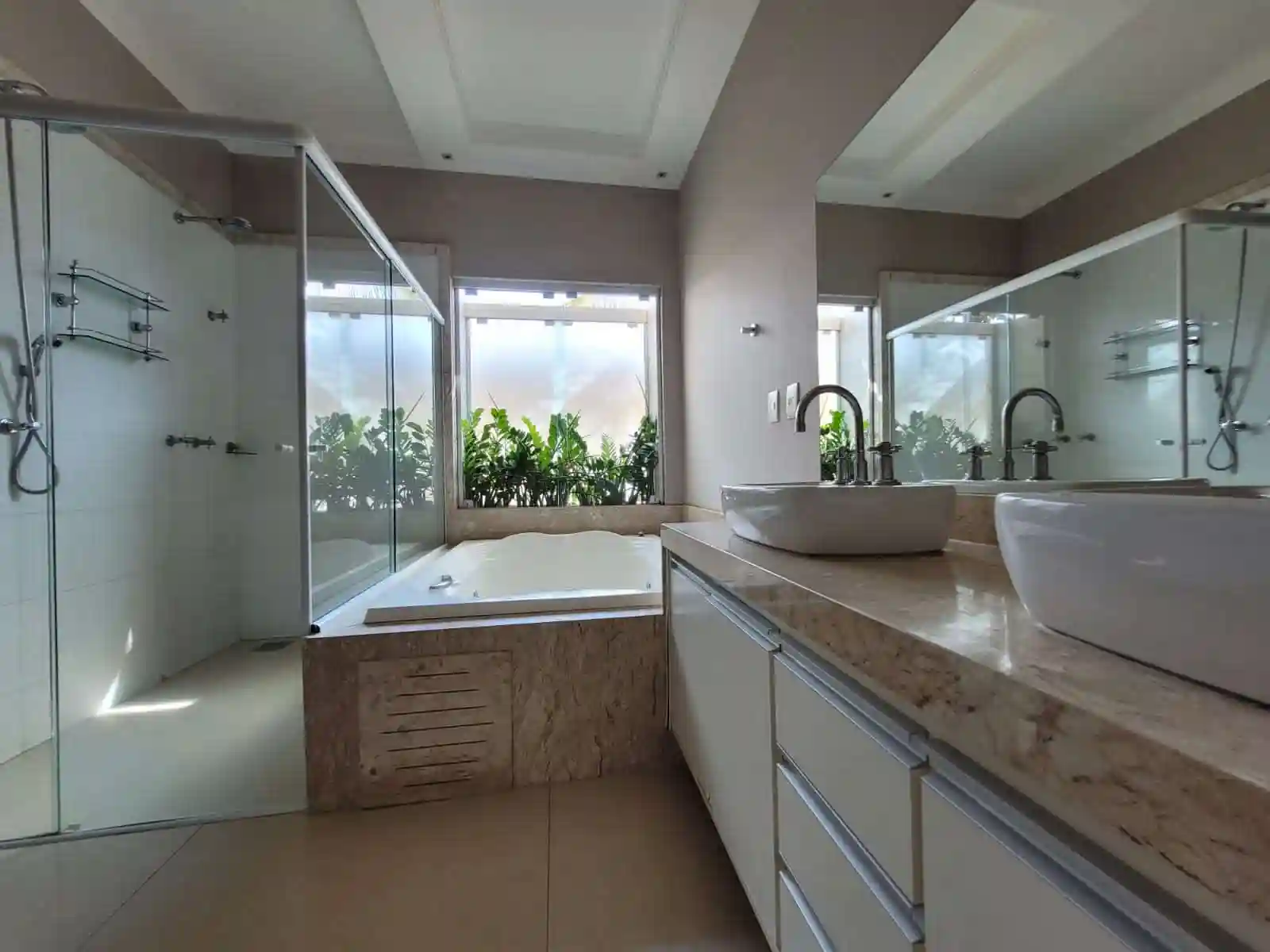 Casa de Condomínio com 3 quartos para aluguel, 270m² — foto 10 de 12