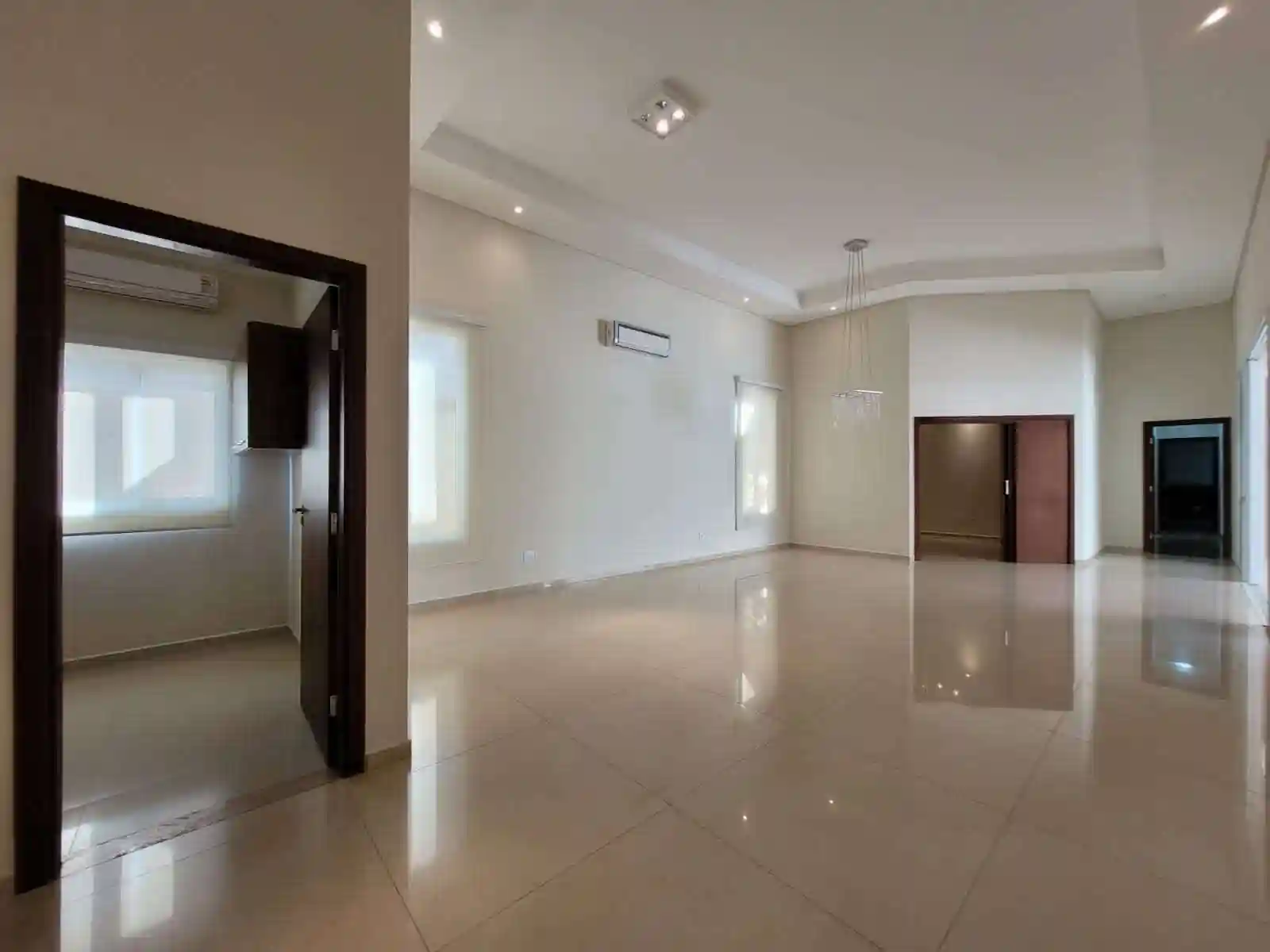 Casa de Condomínio com 3 quartos para aluguel, 270m² — foto 5 de 12