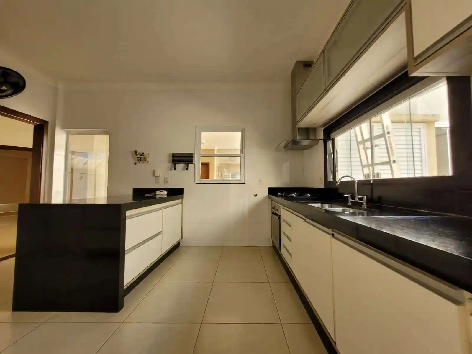 Casa de Condomínio com 3 quartos para aluguel, 270m² — foto 7 de 12