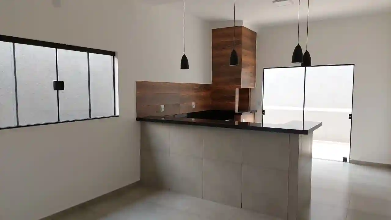 Casa com 3 quartos à venda, 200m² — foto 2 de 14
