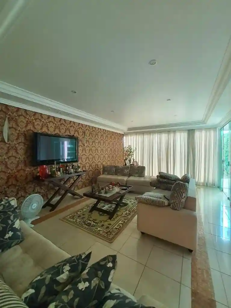 Casa de Condomínio com 4 quartos à venda, 670m² — foto 4 de 19
