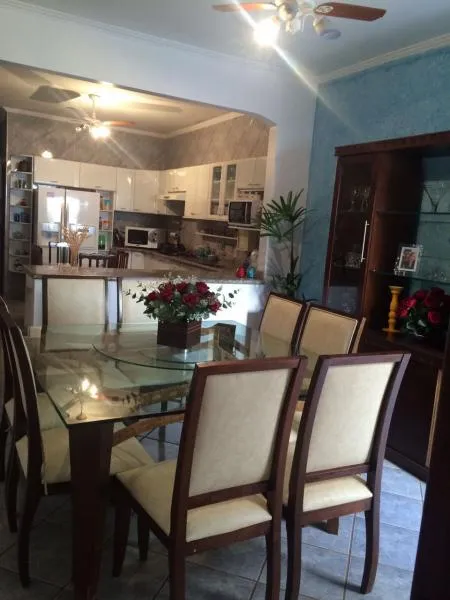 Casa à venda — foto 2 de 2