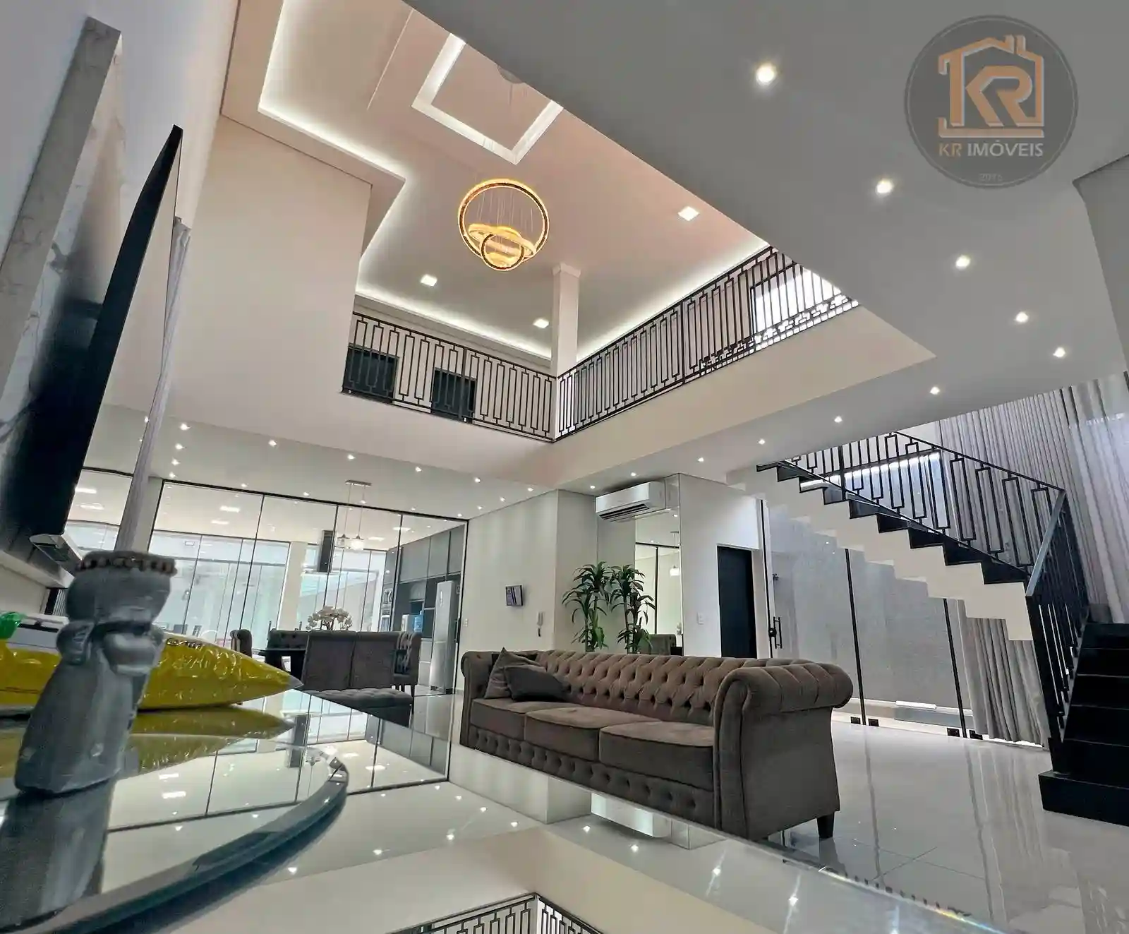 Casa com 3 quartos à venda, 300m² — foto 1 de 40