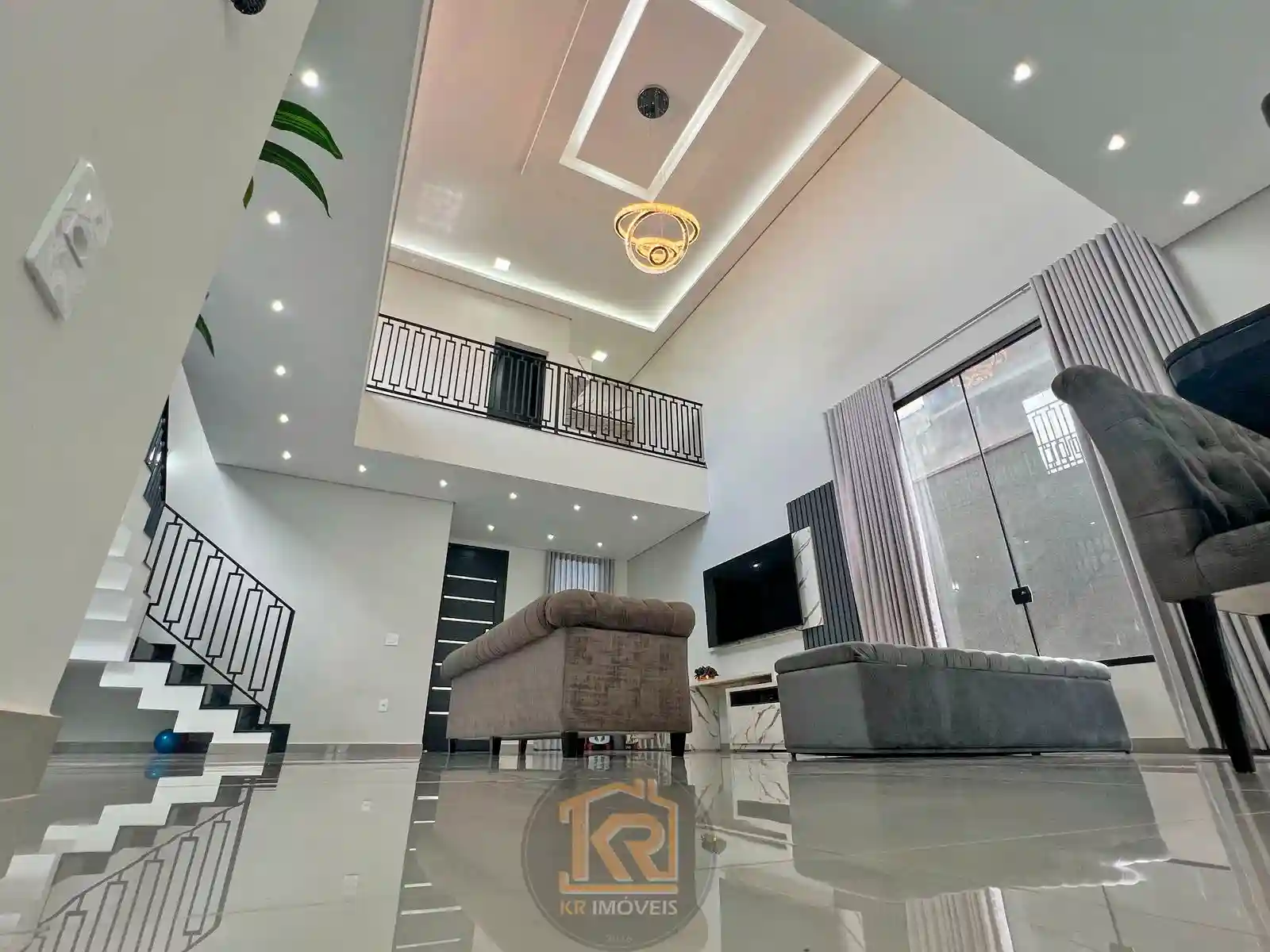 Casa com 3 quartos à venda, 300m² — foto 2 de 40