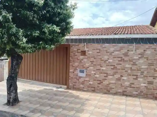 Casa com 3 quartos à venda, 200m² — foto 1 de 8