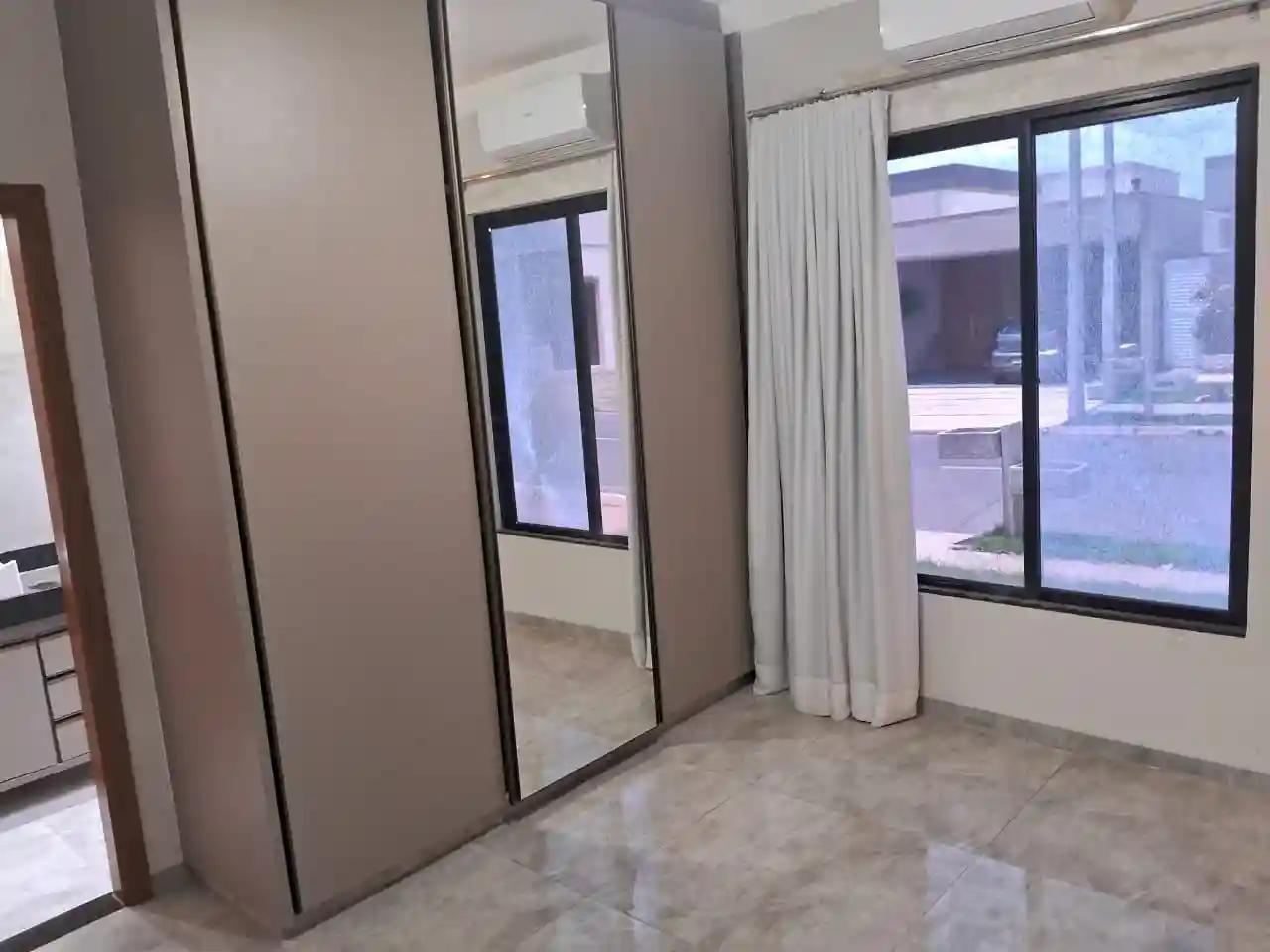 Casa de Condomínio com 3 quartos à venda, 253m² — foto 3 de 15