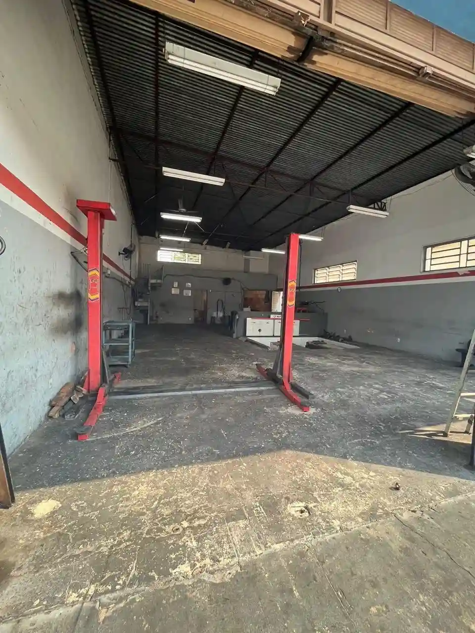 Galpão / Depósito / Armazém  à venda, 250m² — foto 2 de 22