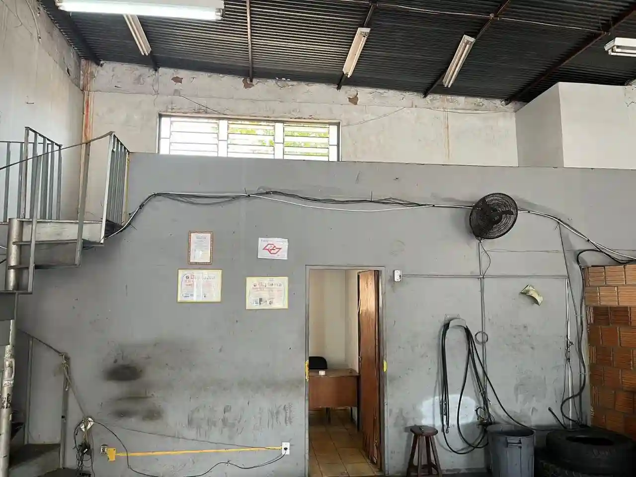 Galpão / Depósito / Armazém  à venda, 250m² — foto 6 de 22