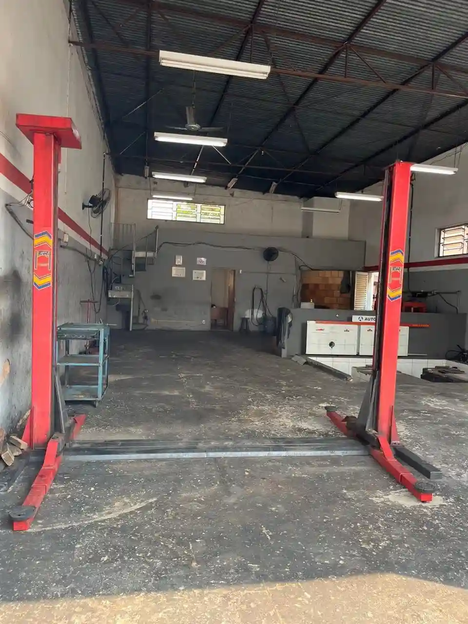 Galpão / Depósito / Armazém  à venda, 250m² — foto 1 de 22