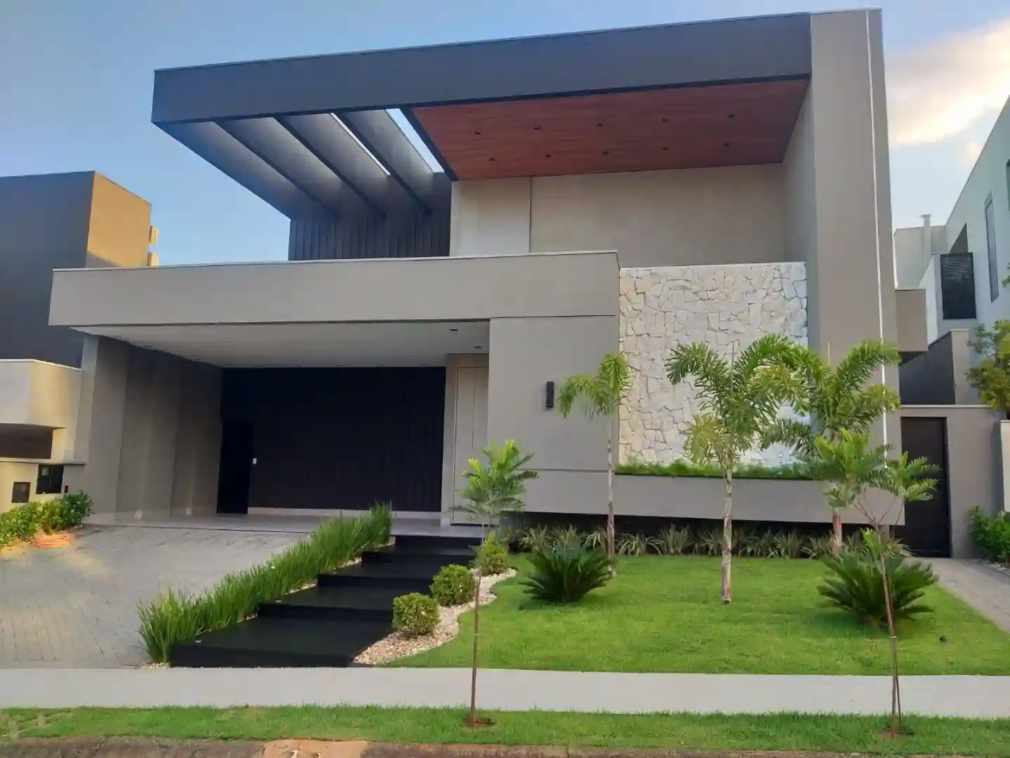 Casa de Condomínio com 4 quartos à venda, 495m² — foto 1 de 23