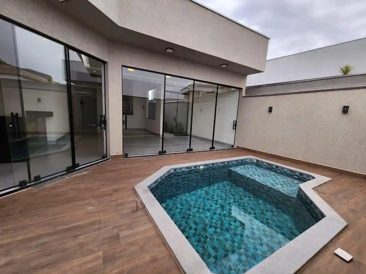 Casa de Condomínio com 3 quartos à venda, 200m² — foto 1 de 29