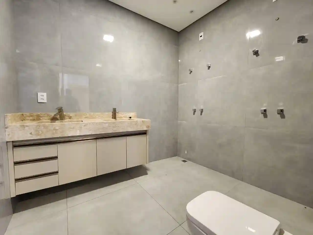 Casa de Condomínio com 3 quartos à venda, 200m² — foto 3 de 29