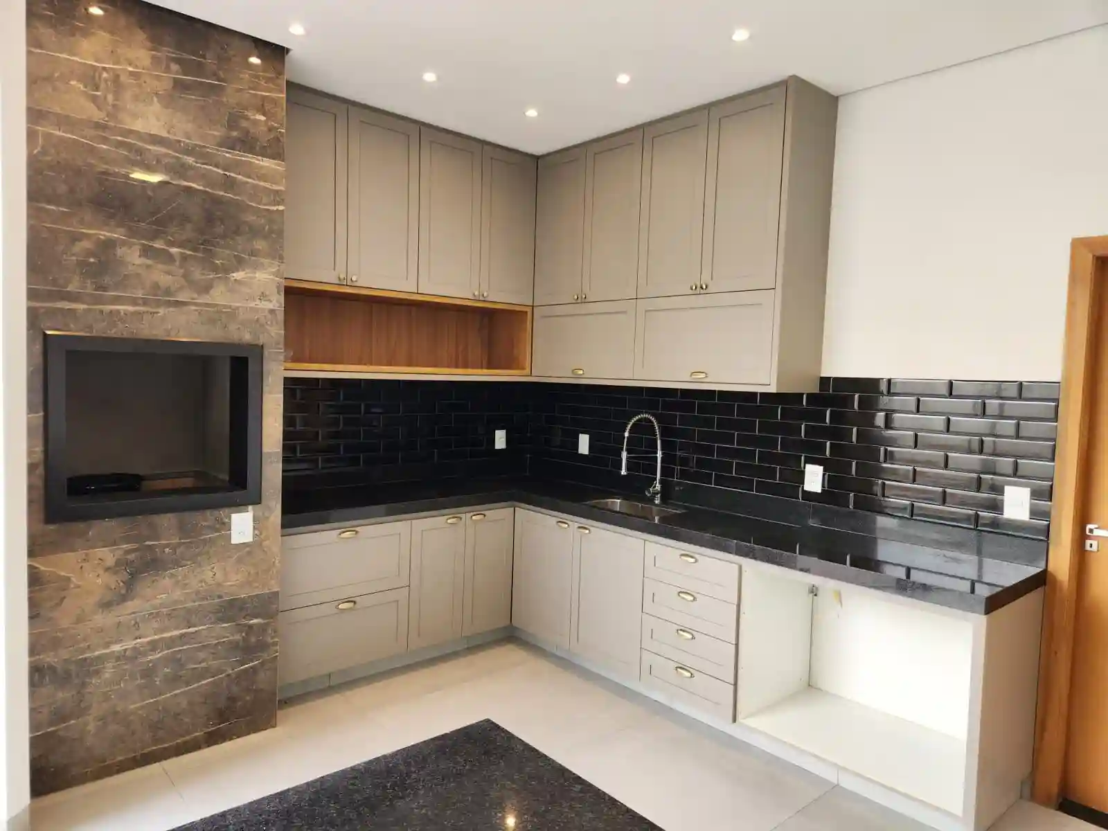 Casa de Condomínio com 3 quartos à venda, 200m² — foto 18 de 29