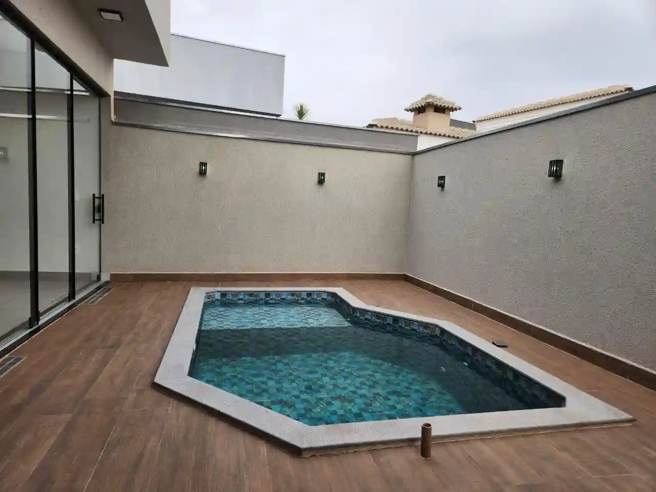 Casa de Condomínio com 3 quartos à venda, 200m² — foto 2 de 29