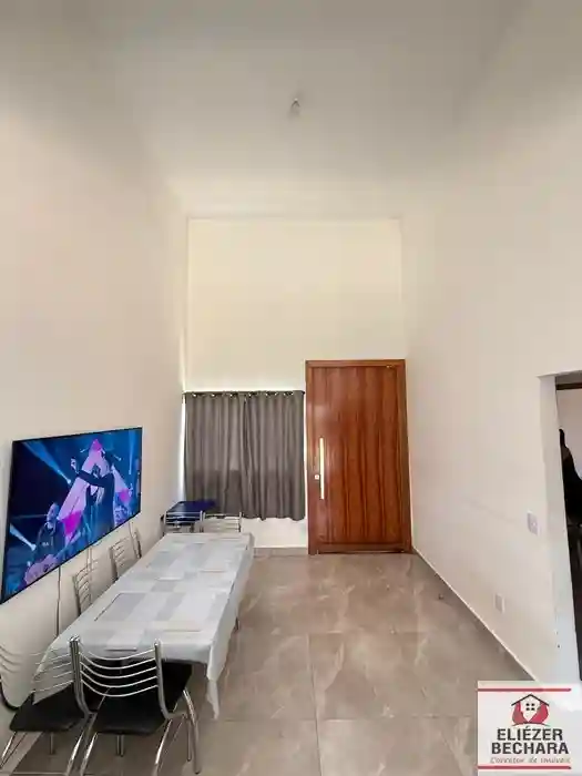 Casa com 2 quartos à venda, 60m² — foto 2 de 16