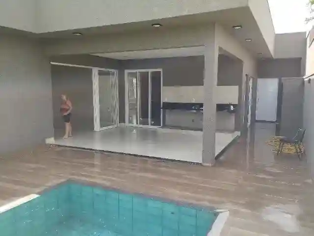Casa de Condomínio com 3 quartos à venda, 227m² — foto 1 de 13