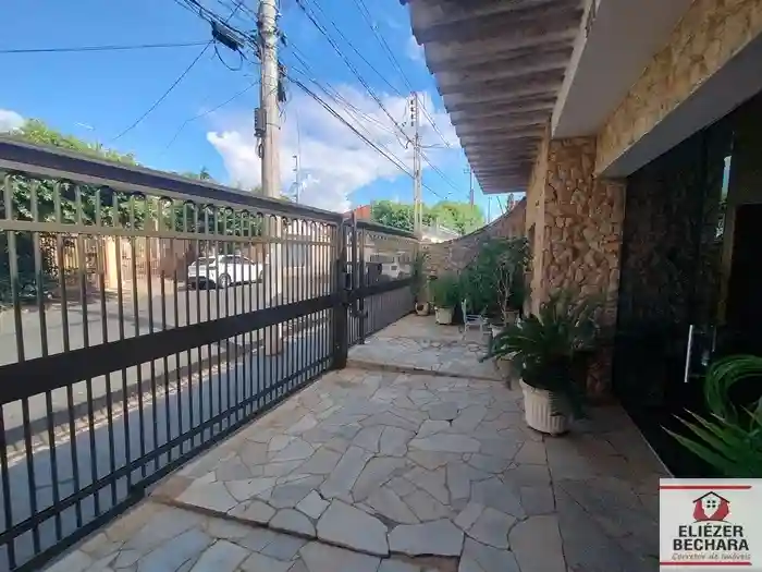 Casa com 4 quartos à venda, 210m² — foto 1 de 17