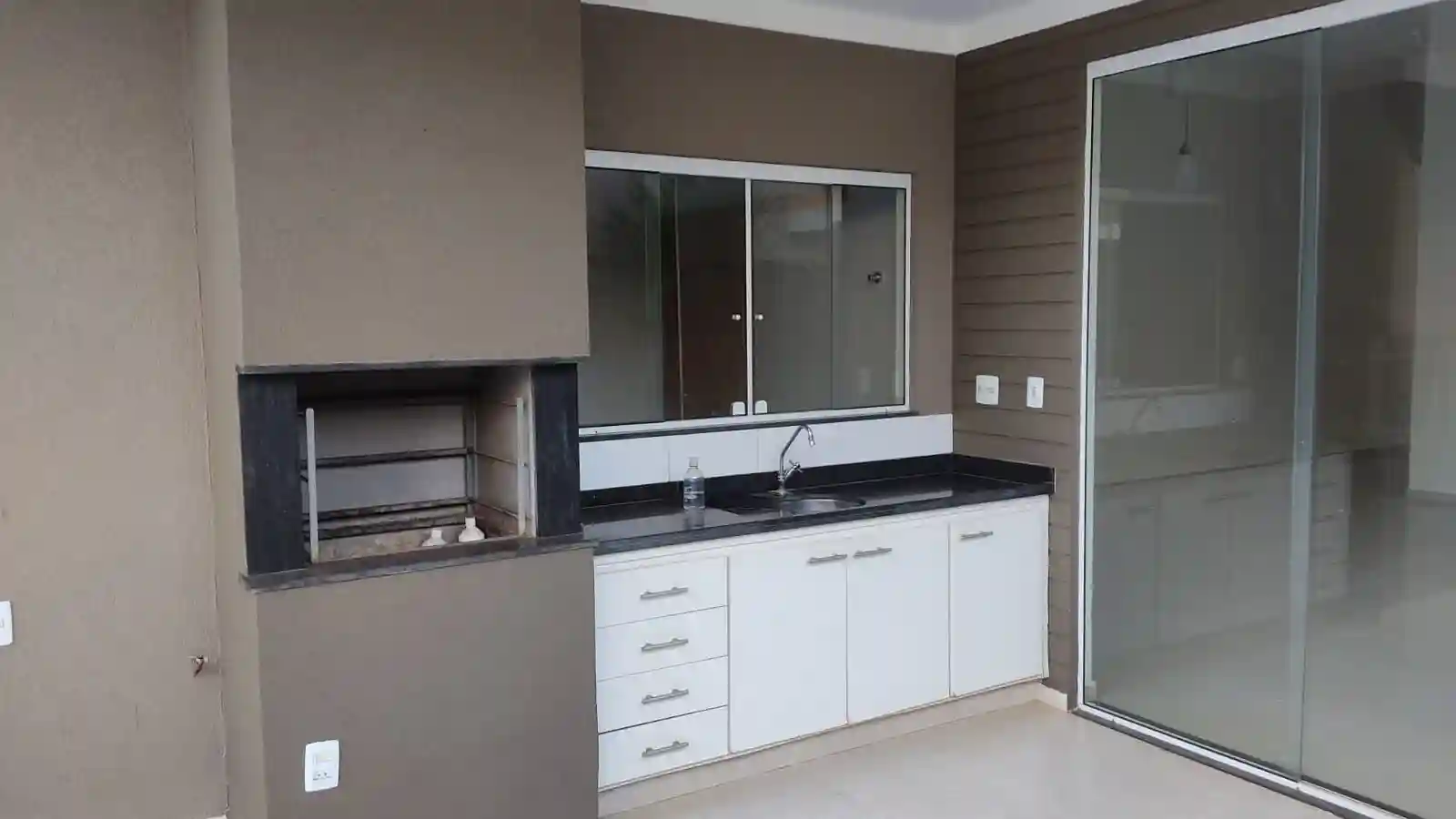 Casa de Condomínio com 3 quartos à venda, 400m² — foto 2 de 9