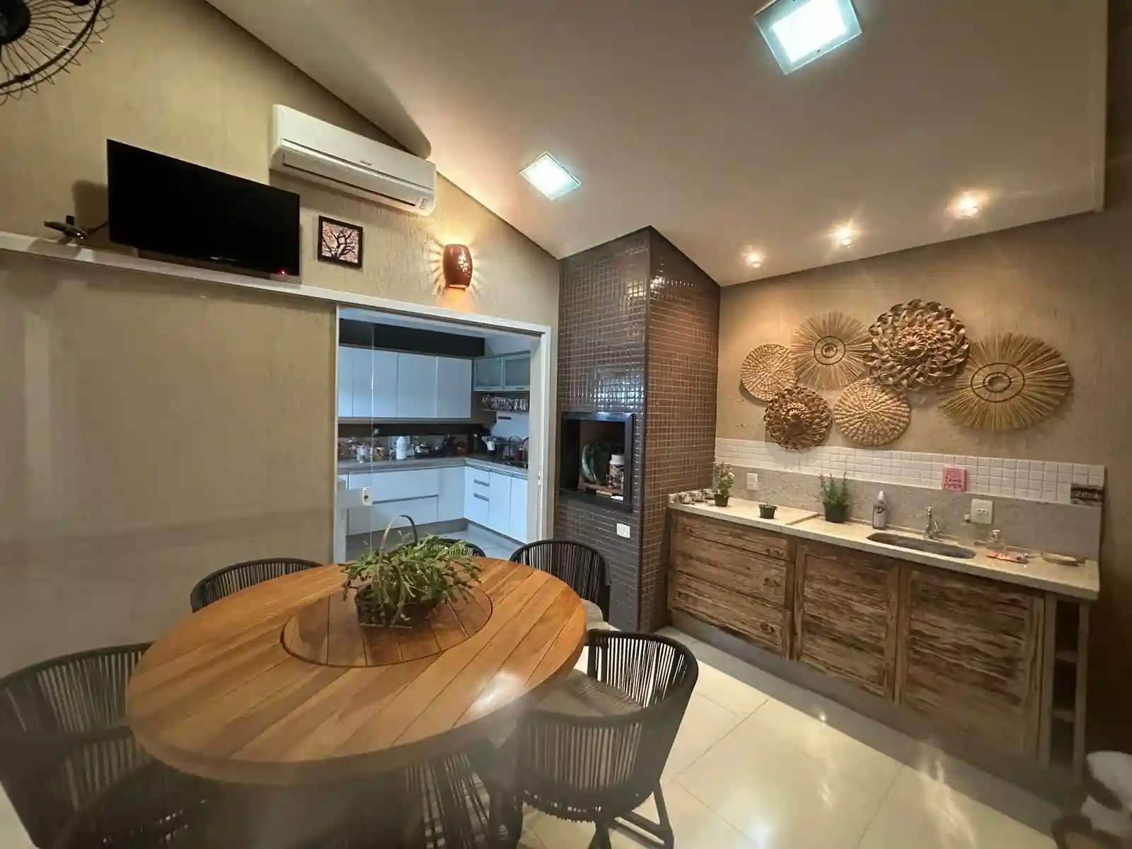Casa de Condomínio com 3 quartos à venda, 212m² — foto 8 de 15