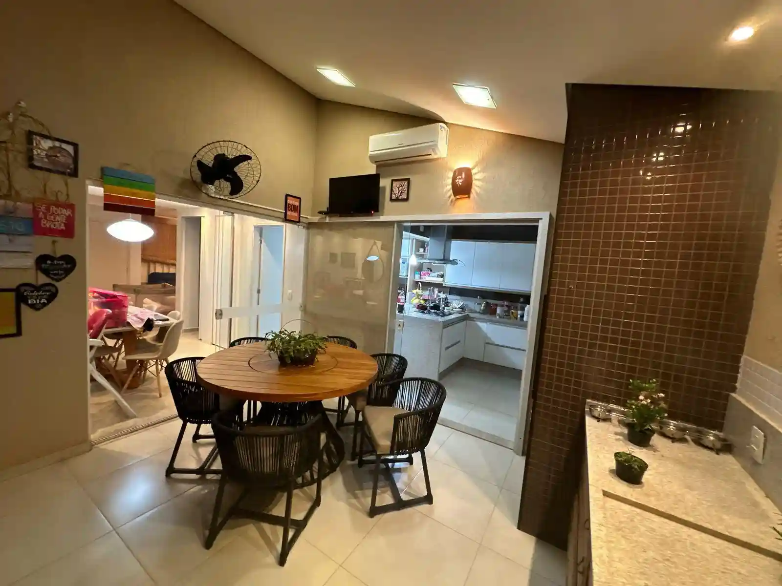 Casa de Condomínio com 3 quartos à venda, 212m² — foto 9 de 15