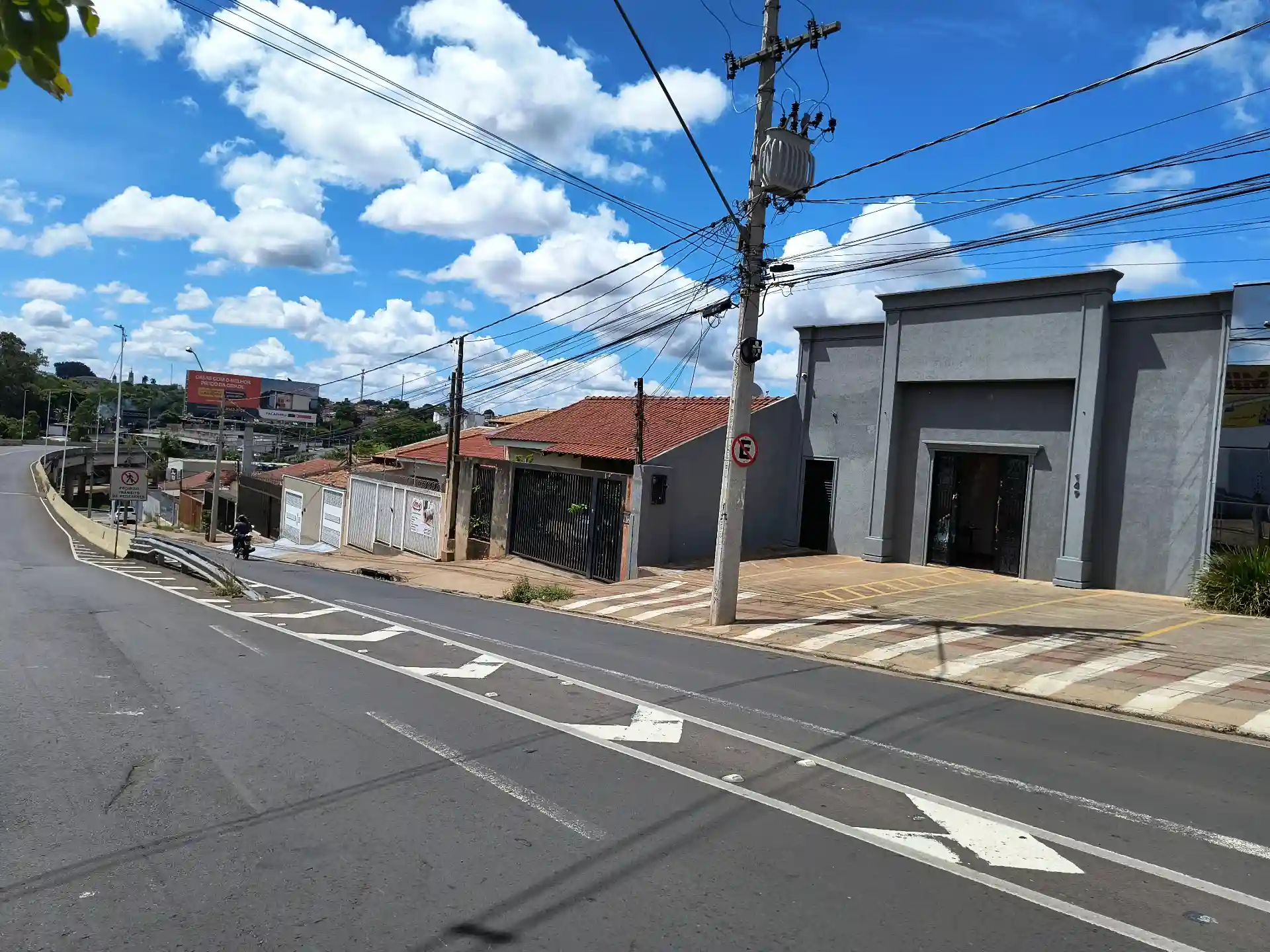 Conjunto Comercial / Sala  à venda, 340m² — foto 1 de 11
