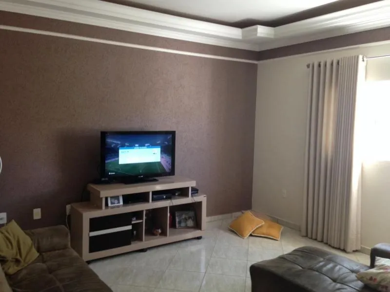 Casa à venda — foto 2 de 2
