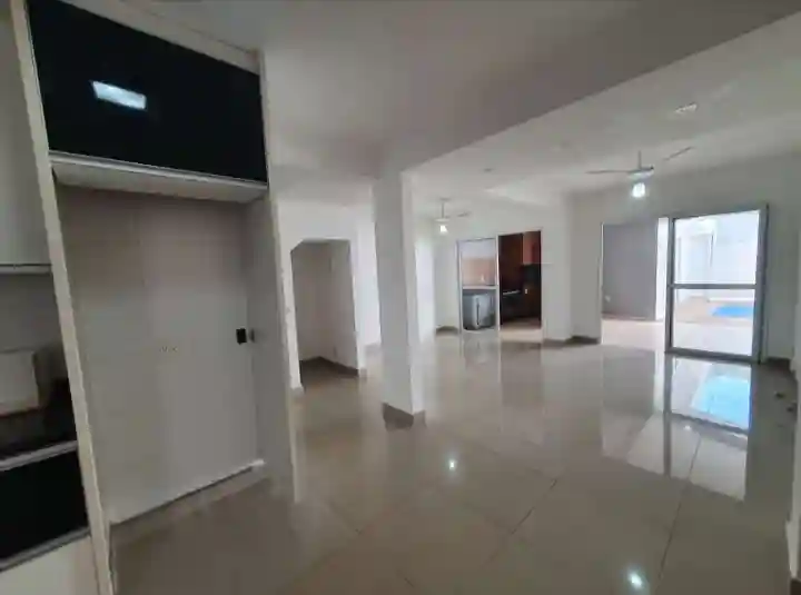 Casa de Condomínio com 4 quartos à venda, 160m² — foto 2 de 14