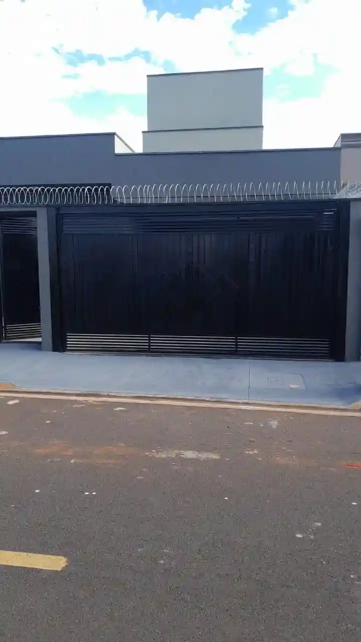 Casa  à venda, 200m² — foto 1 de 27