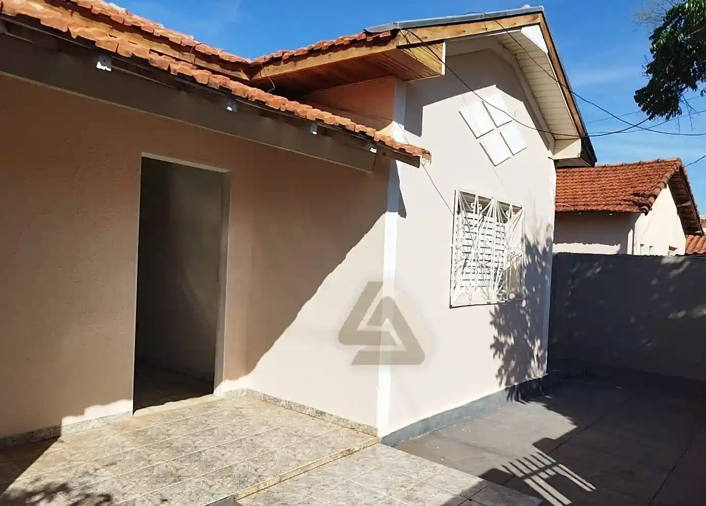 Casa com 3 quartos à venda, 144m² — foto 1 de 18