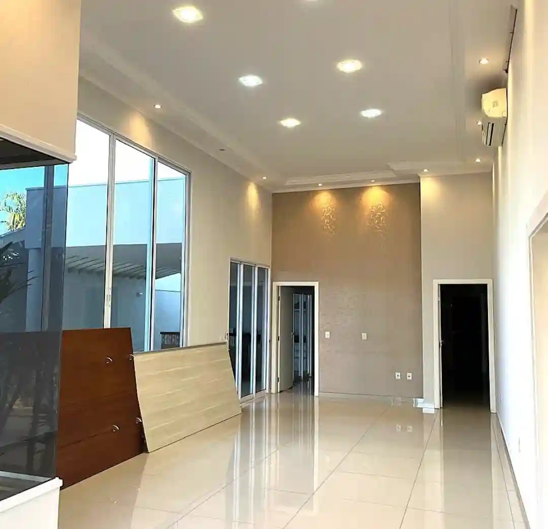 Casa de Condomínio com 3 quartos à venda, 250m² — foto 1 de 9