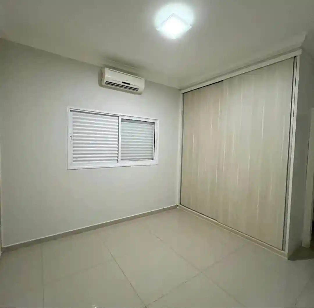 Casa de Condomínio com 3 quartos à venda, 250m² — foto 6 de 9