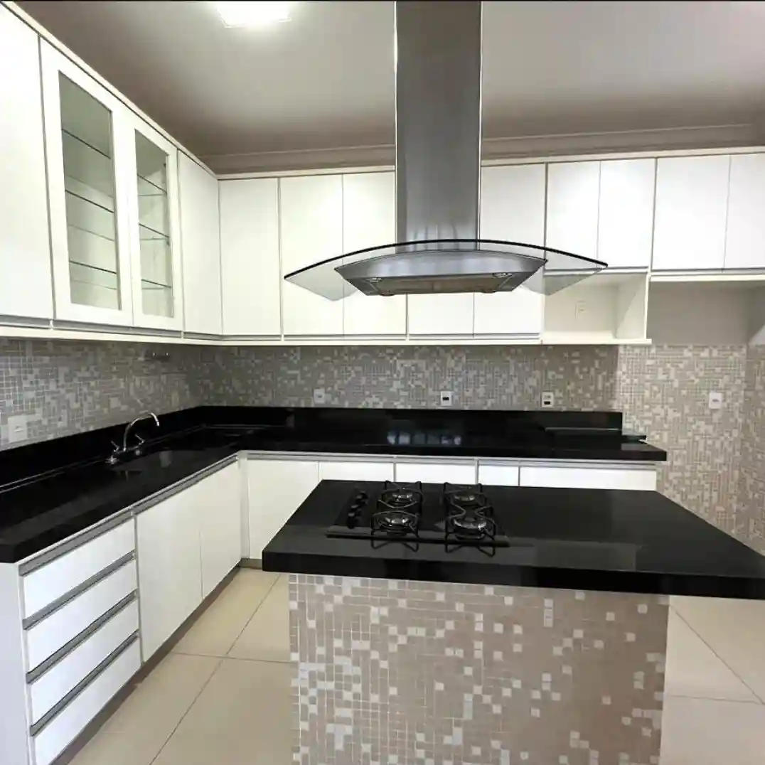 Casa de Condomínio com 3 quartos à venda, 250m² — foto 4 de 9