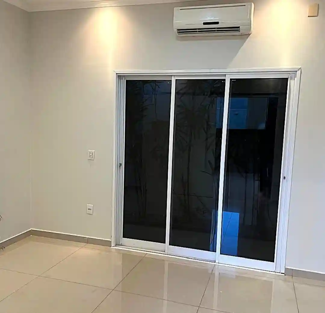 Casa de Condomínio com 3 quartos à venda, 250m² — foto 7 de 9