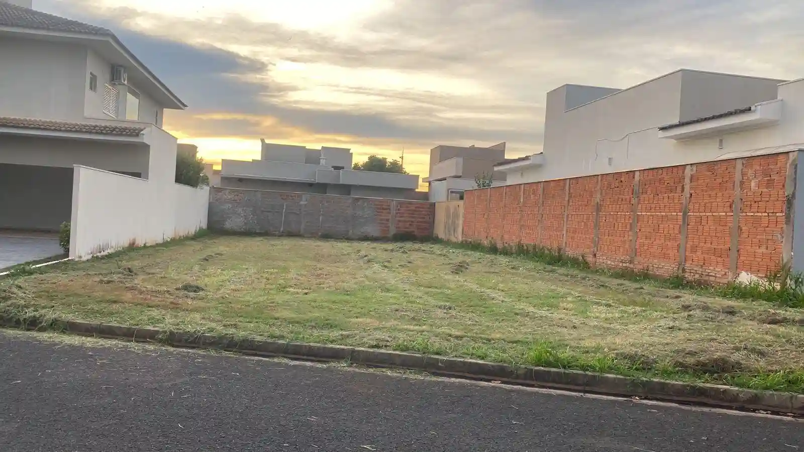 Terreno / Lote / Condomínio  à venda, 400m² — foto 1 de 5