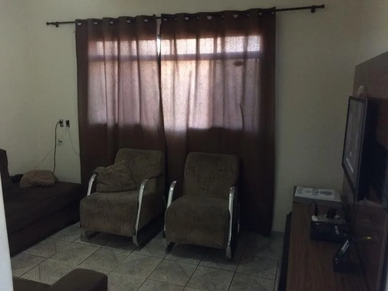 Casa à venda — foto 2 de 6