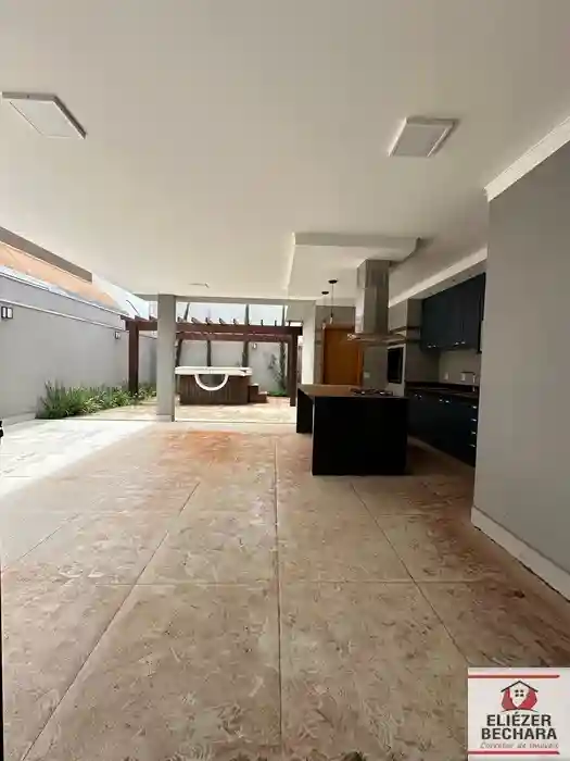 Casa com 3 quartos à venda, 216m² — foto 2 de 26