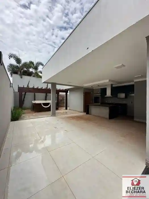 Casa com 3 quartos à venda, 216m² — foto 3 de 26