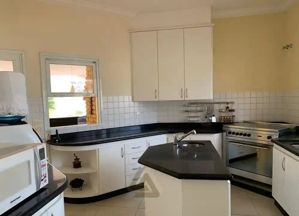 Casa de Condomínio com 3 quartos à venda, 984m² — foto 3 de 10