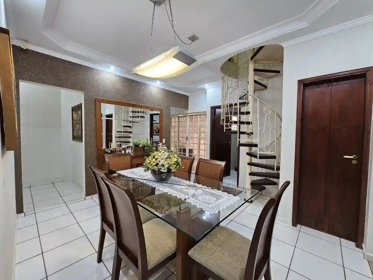 Casa com 4 quartos à venda, 217m² — foto 9 de 32
