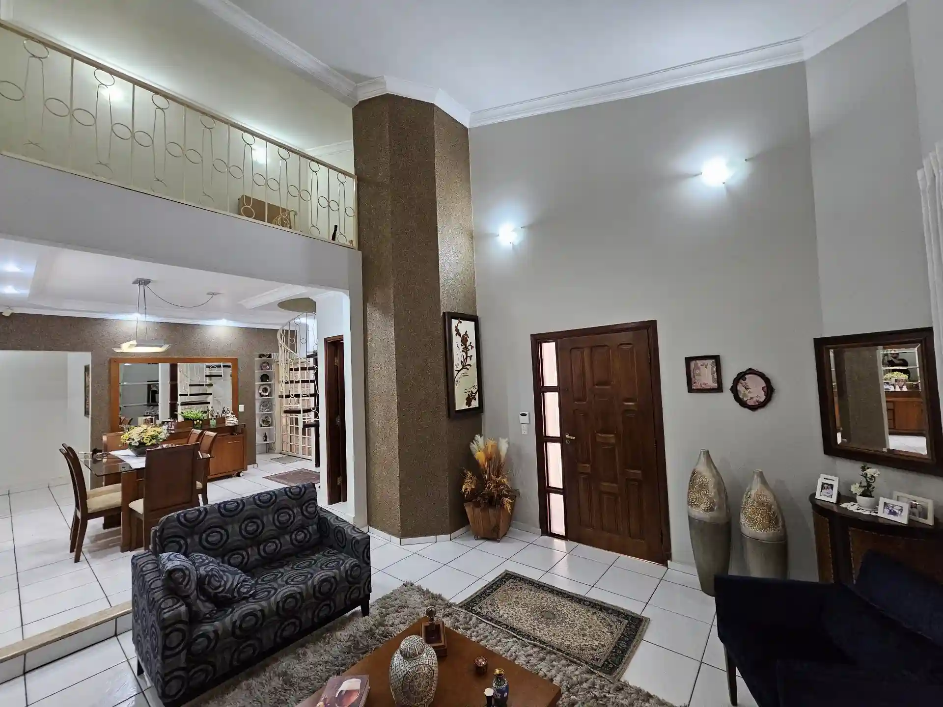 Casa com 4 quartos à venda, 217m² — foto 1 de 32