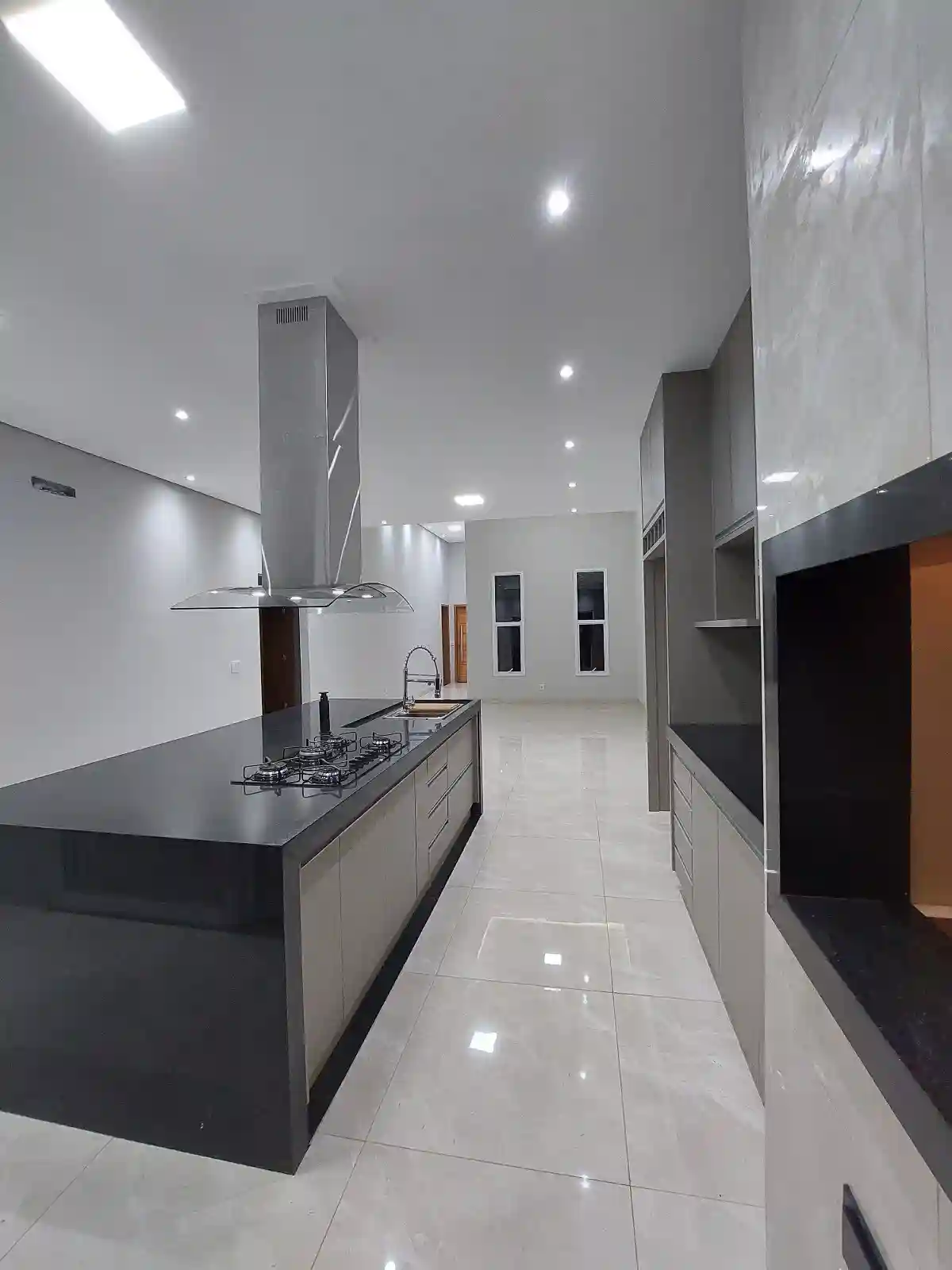 Casa de Condomínio com 3 quartos à venda, 150m² — foto 2 de 14